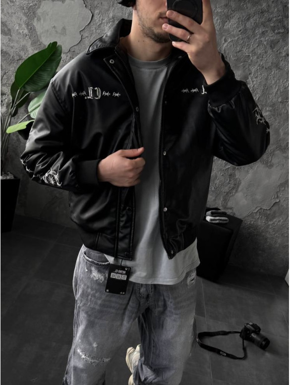 Об'ємний шкіряний бомбер