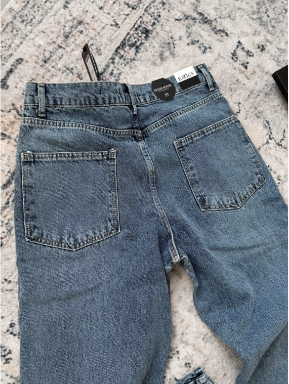 Джинси Baggy з акцентною нашивкою