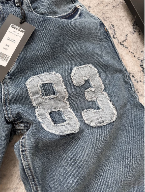 Джинси Baggy з акцентною нашивкою