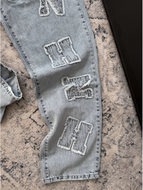 Джинси Baggy з акцентною нашивкою