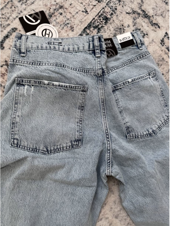 Джинси Baggy з акцентною нашивкою