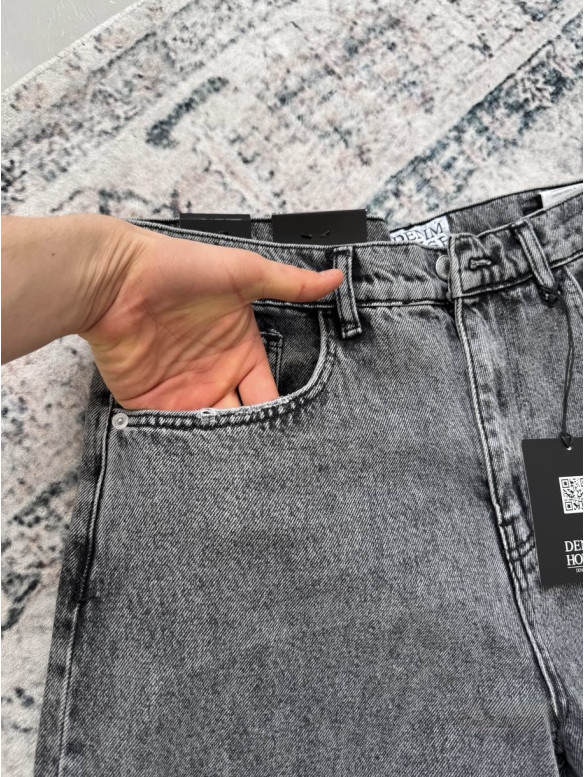 Джинси Baggy з акцентною нашивкою