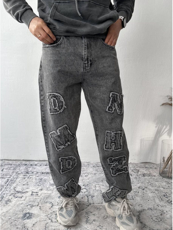 Джинси Baggy з акцентною нашивкою