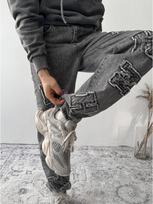Джинси Baggy з акцентною нашивкою