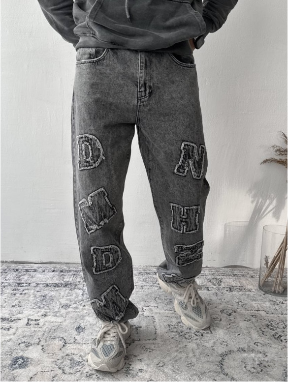 Джинси Baggy з акцентною нашивкою