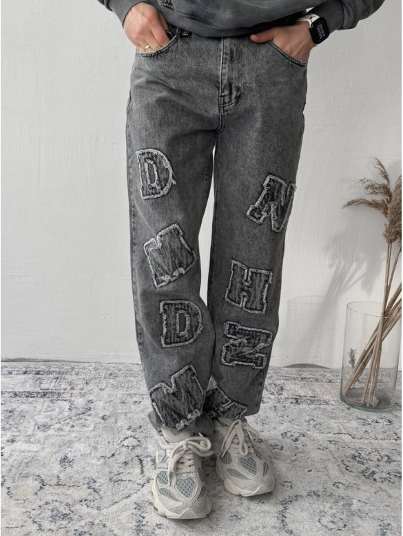 Джинси Baggy з акцентною нашивкою