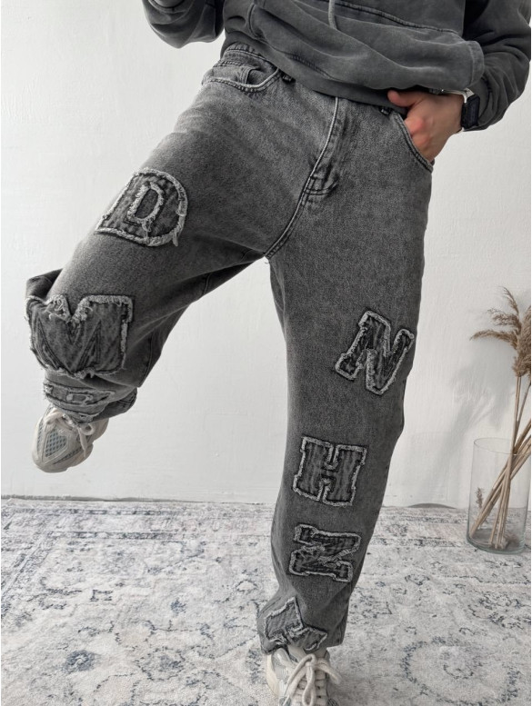 Джинси Baggy з акцентною нашивкою