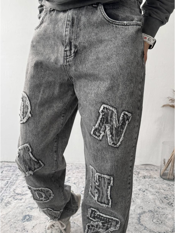 Джинси Baggy з акцентною нашивкою