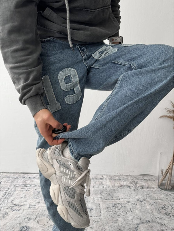 Джинси Baggy з акцентною нашивкою