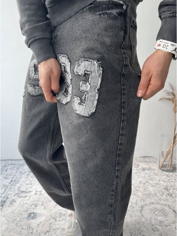 Джинси Baggy з акцентною нашивкою