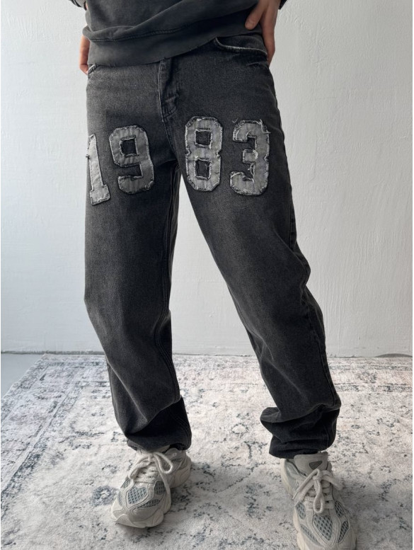 Джинси Baggy з акцентною нашивкою