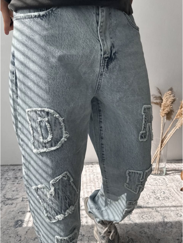 Джинси Baggy з акцентною нашивкою