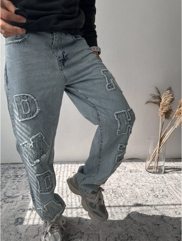 Джинси Baggy з акцентною нашивкою
