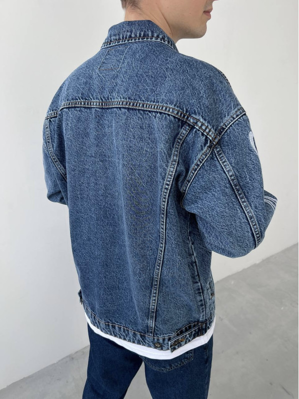 Oversize джинсовка з вишивкою на рукавах