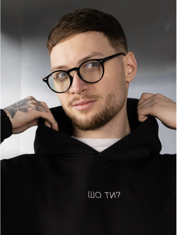 Об'ємний худі з вишивкою