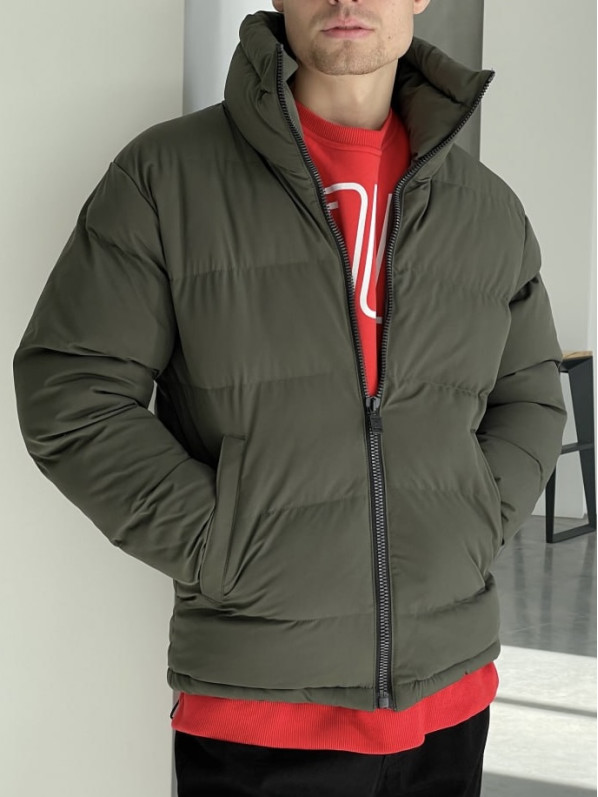 Демісезонна куртка з високим коміром Демісезонна куртка з високим коміром