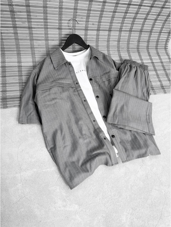 Літній oversize костюм у смужку