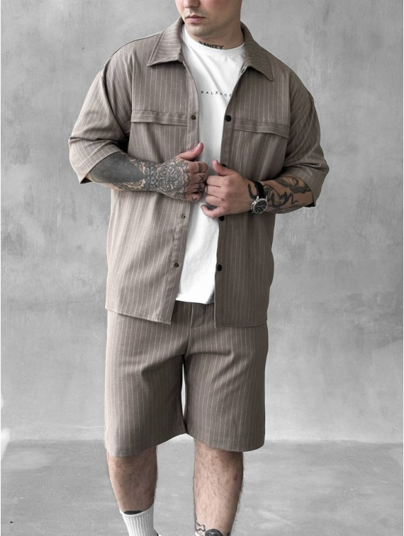 Літній oversize костюм у смужку