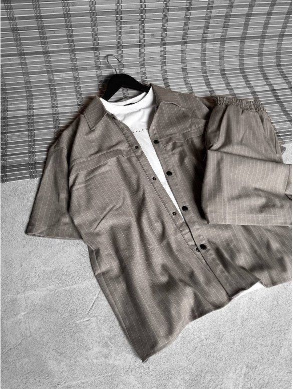 Літній oversize костюм у смужку