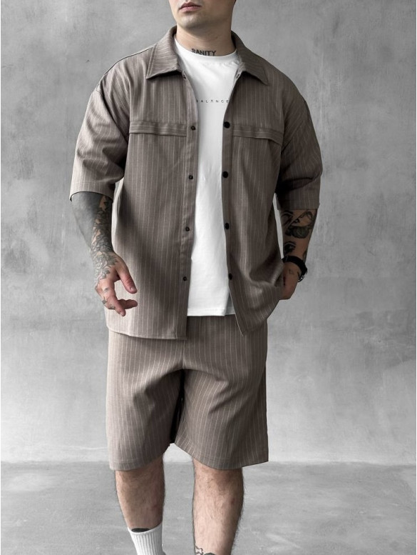 Літній oversize костюм у смужку