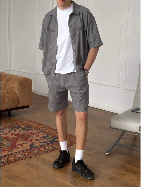Літній oversize костюм у смужку