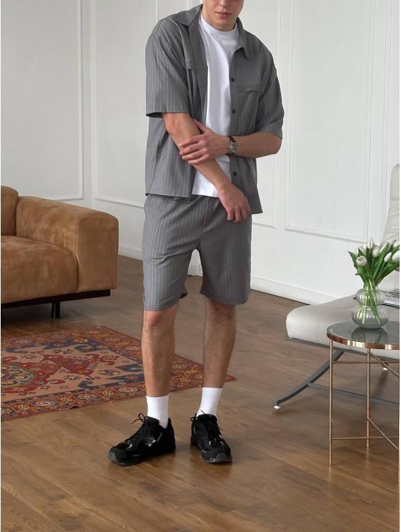 Літній oversize костюм у смужку
