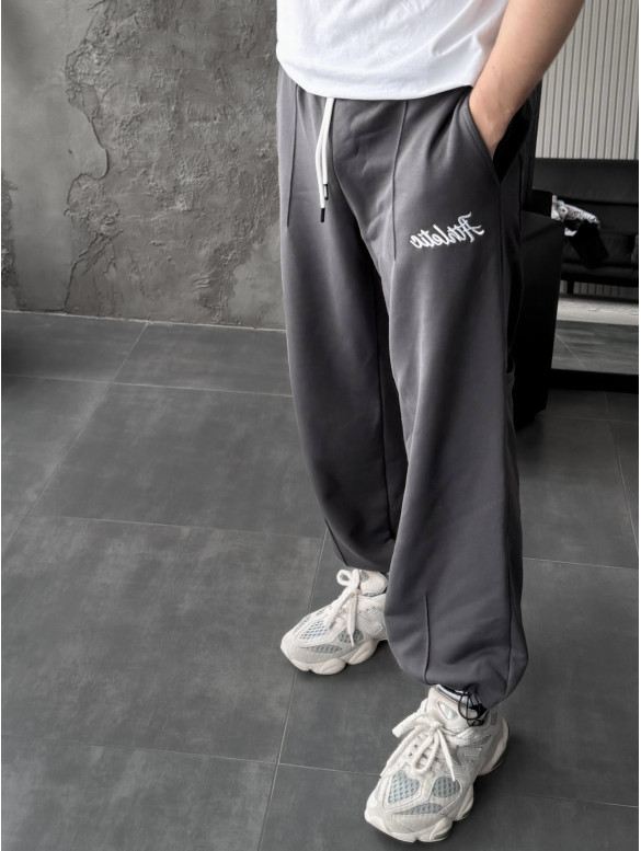 Об'ємні спортивні штани
