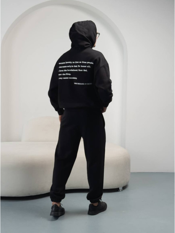 Об'ємний спортивний костюм