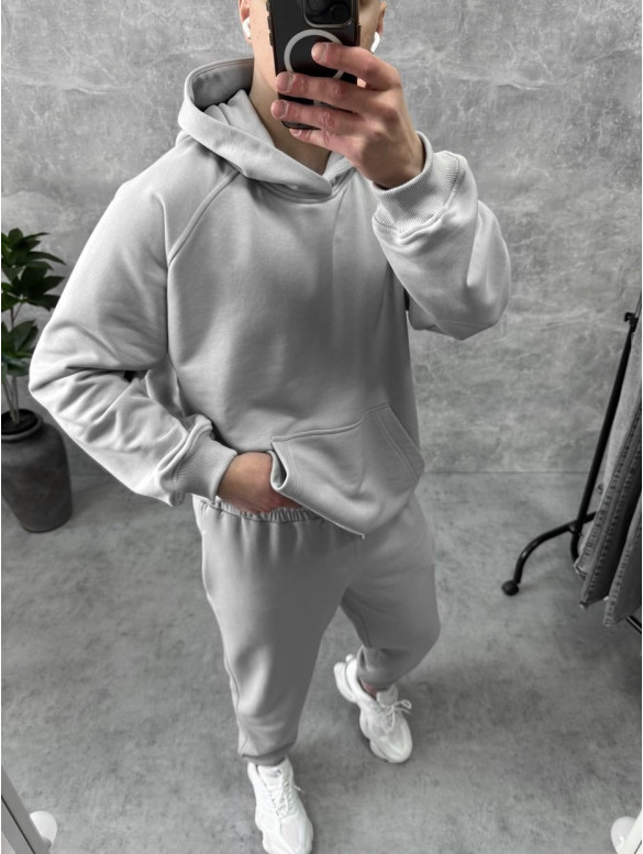Спортивний костюм з акцентними швами