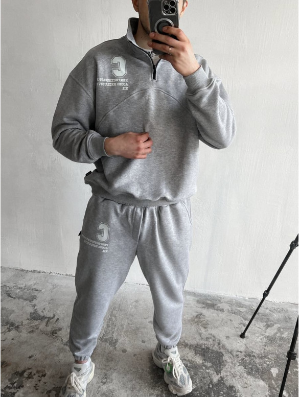 Спортивний костюм з надписом