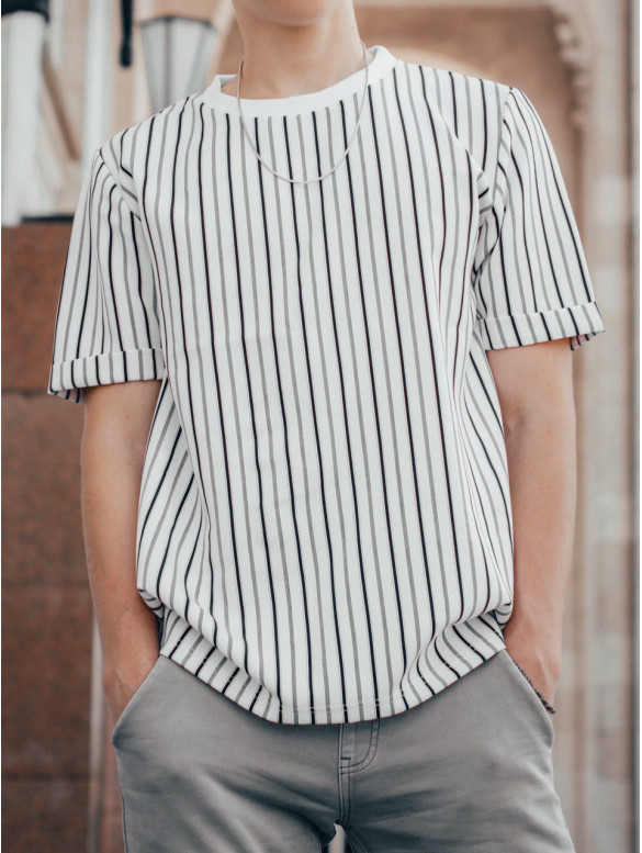 Oversize футболка у чорну смужку