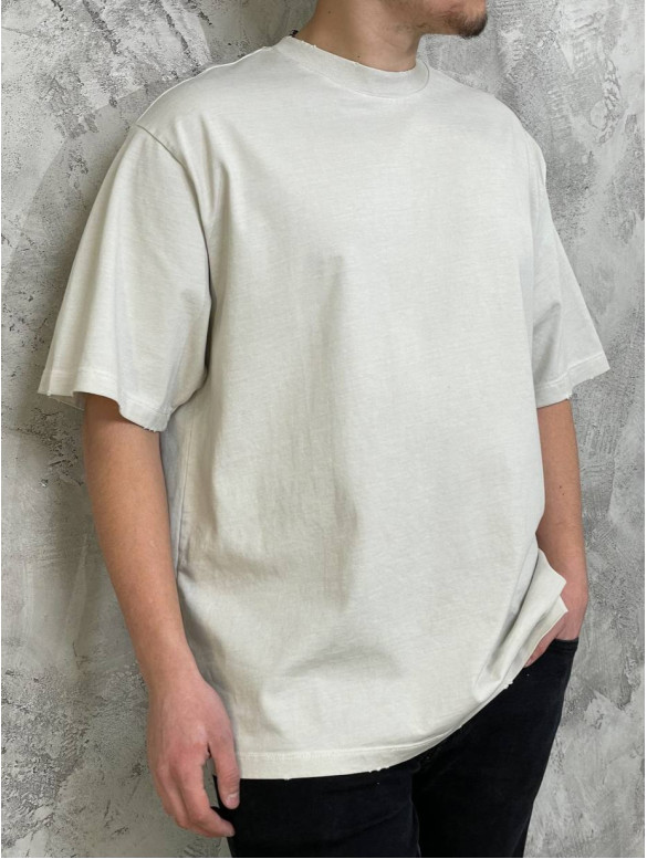 Oversize футболка зі рваностями