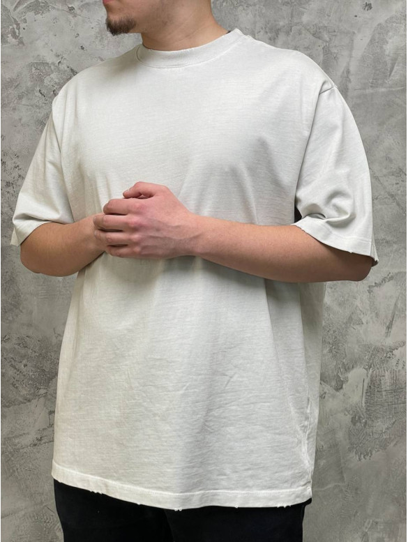 Oversize футболка зі рваностями