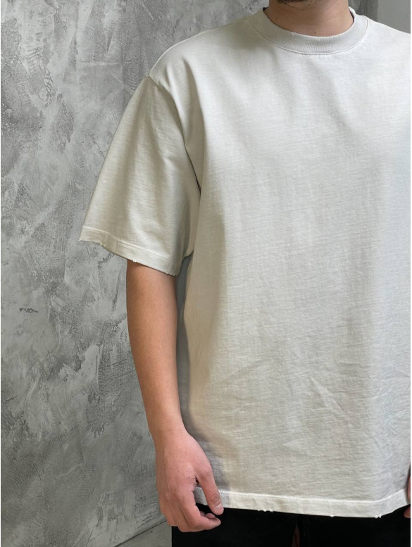 Oversize футболка зі рваностями