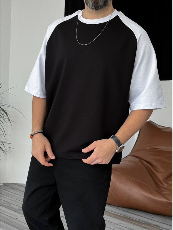 Oversize футболка з акцентними рукавами