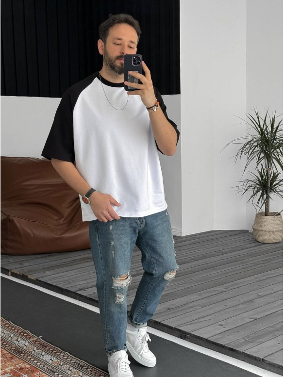 Oversize футболка з акцентними рукавами
