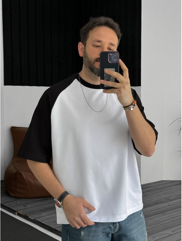 Oversize футболка з акцентними рукавами