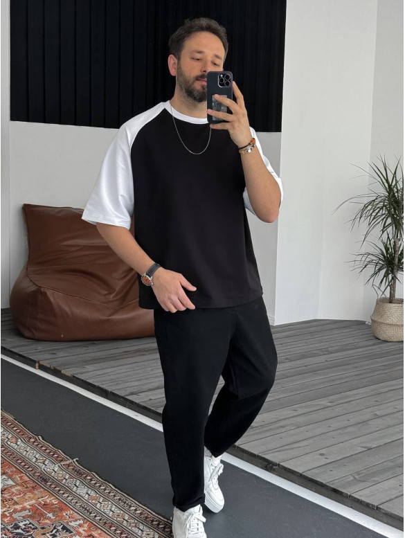 Oversize футболка з акцентними рукавами