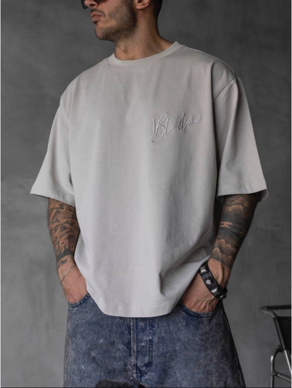 Oversize футболка з вишивкою