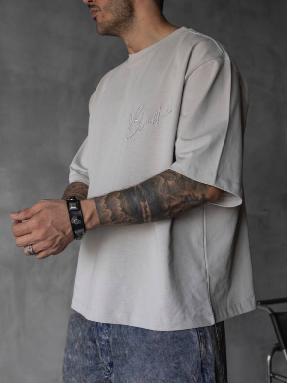 Oversize футболка з вишивкою