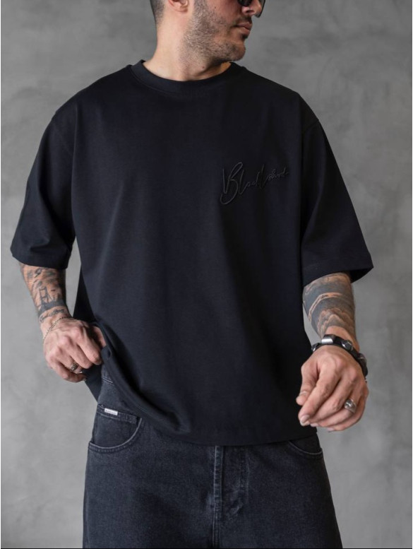 Oversize футболка з вишивкою