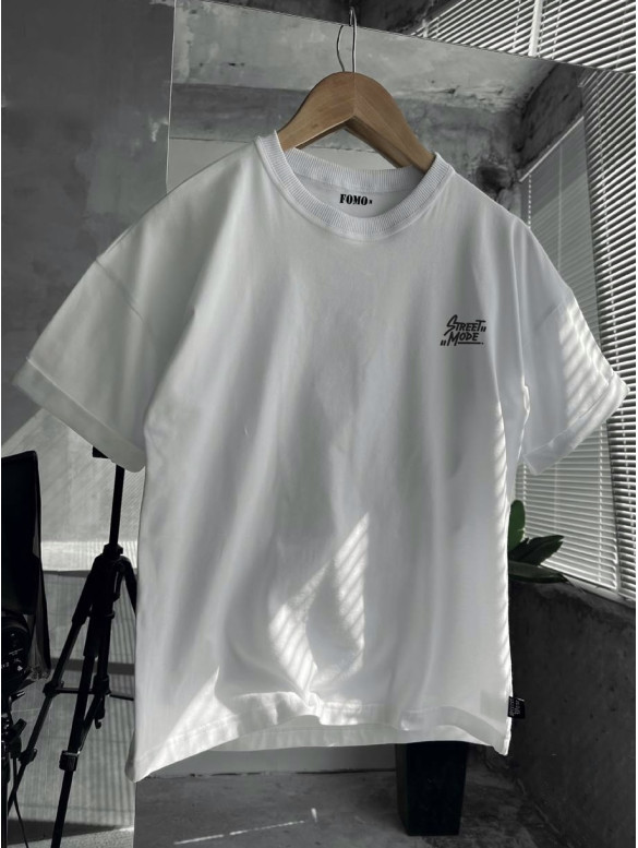 Об'ємна футболка з принтом