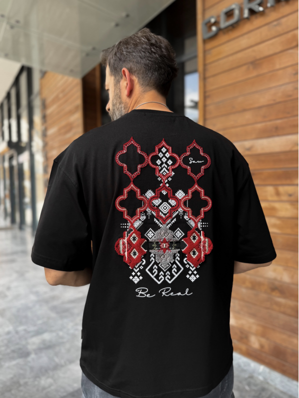 Oversize футболка з вишивкою