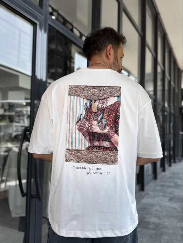 Oversize футболка з вишивкою