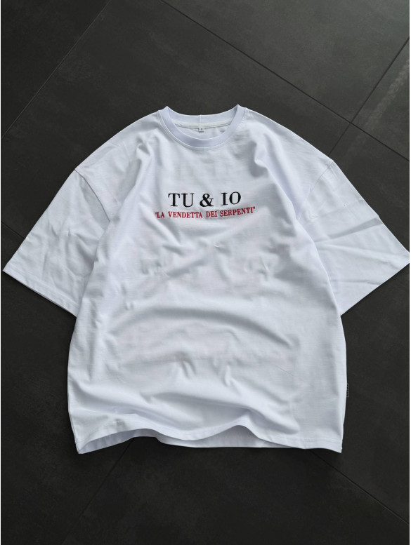 Oversize футболка з вишивкою